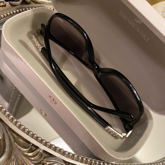 Swarovski Sunglasses 😎 - Picture 5 of 10